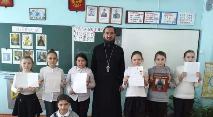 Священники посетили школы в Апшеронском районе