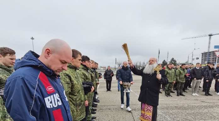 Духовник Кубанского казачьего войска напутствовал казаков перед отправкой на парад Победы