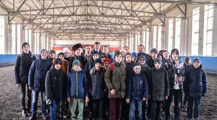 Ученики Воскресной школы посетили конную группу почётного караула Кубанского Казачьего войска