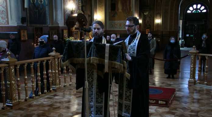 Митрополит Павел молился за утренним уставным богослужением в Екатерининском кафедральном соборе