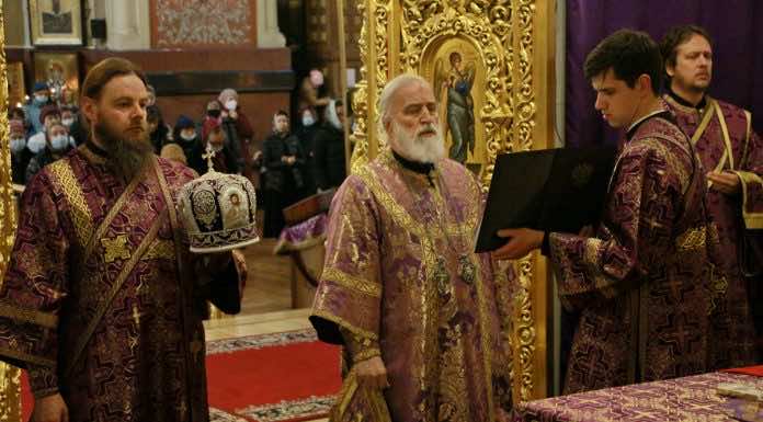 Митрополит Павел совершил Литургию в день памяти великомученика Феодора Тирона