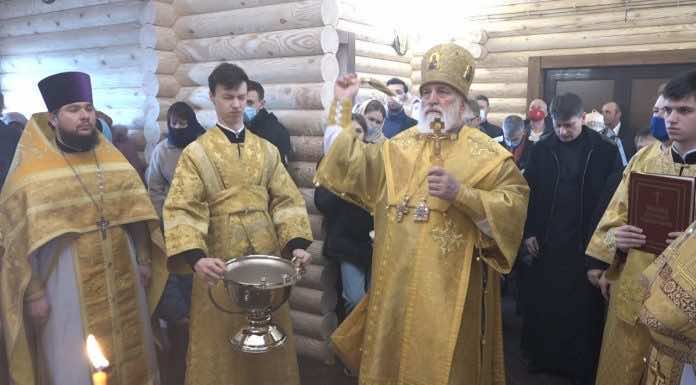 Видеосюжет об освящении малым чином и первой архиерейской Литургии в храме 40 мучеников Севастийских