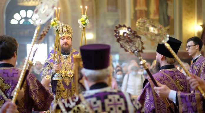 В Чистый четверг митрополит Григорий совершил Литургию с чином омовения ног