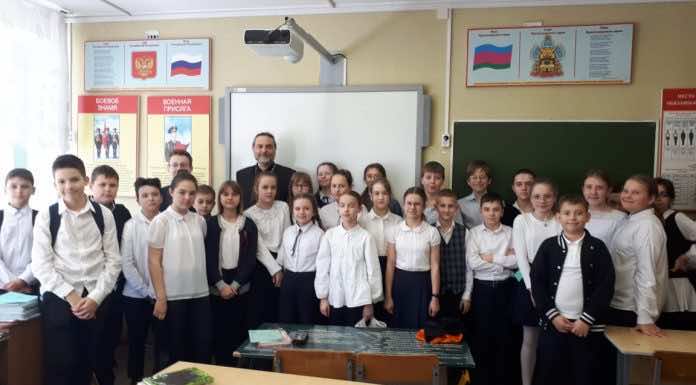 Священник посетил общеобразовательную школу