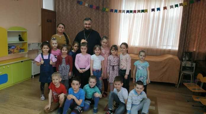 Иерей Александр Пантелеев провел встречу с воспитанниками детского сада