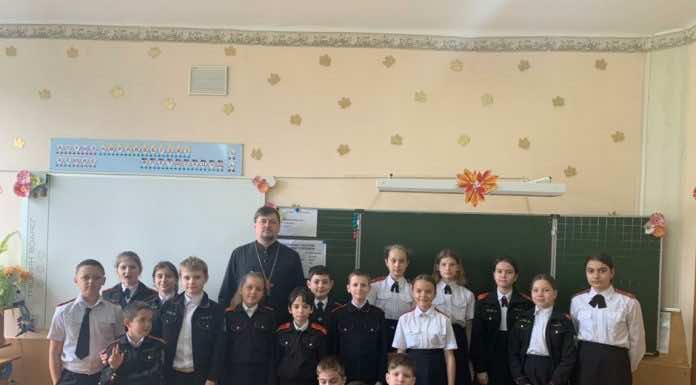 Настоятель Благовещенского храма посетил школу в посёлке Агроном