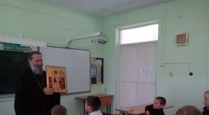 Настоятель Рождественского храма ст. Калужской встретился со школьниками