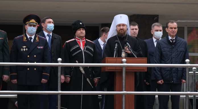 Митрополит Григорий обратился к казакам на параде, посвященном 30-й годовщине Реабилитации репрессированных народов