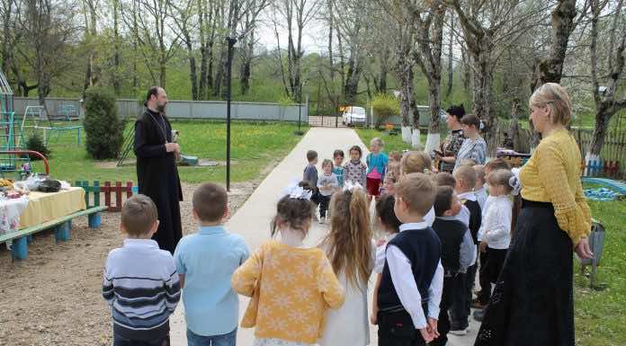 Протоиерей Андрей Майданов посетил детский сад № 33 хутора Кубанского