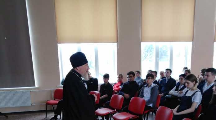 Благочинный 16-го Полтавского округа встретился с учащимися казачьих классов