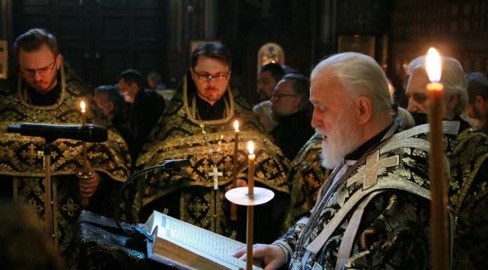 Митрополит Павел совершил вечерню с чинопоследованием Пассии