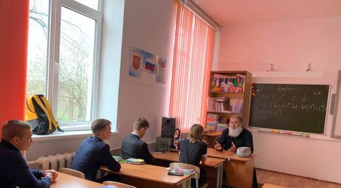 Иерей Сергий Малахов посетил школу № 21 села Красносельского