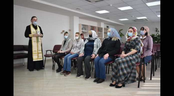 Священник посетил центр социального обслуживания