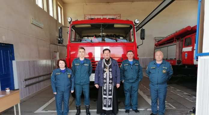 Благочинный 15-го Динского округа посетил сотрудников МЧС в станице Новотитаровской