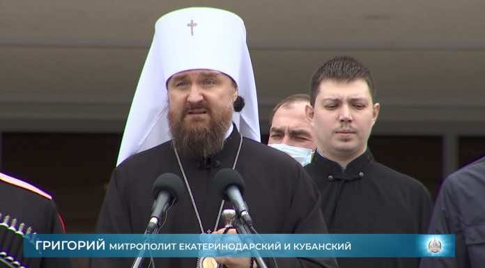 Видеосюжет об участии митрополита Григория в параде Кубанского казачьего войска