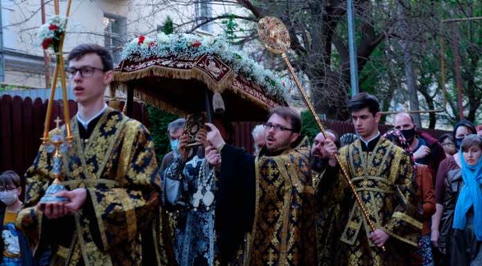 Митрополит Григорий совершил чин погребения Плащаницы Господней