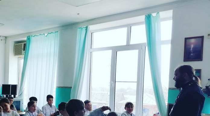 Священник встретился с учащимися казачьего класса школы № 86