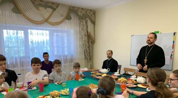 Награждение участников конкурса рисунков в храме Святого Духа