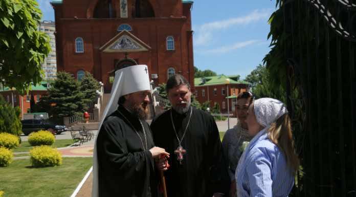 Митрополит Григорий благословил выпускников Русской православной школы Краснодара Митрополит Григорий благословил выпускников Русской православной школы Краснодара