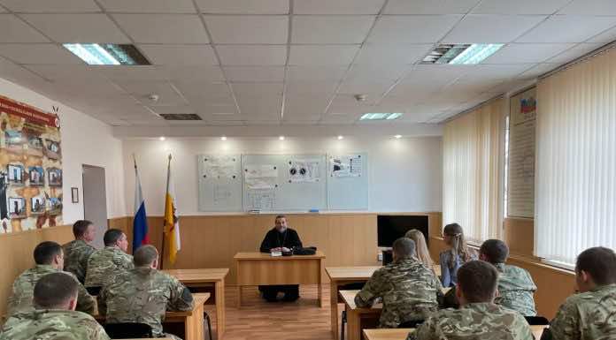 Священник посетил военную часть