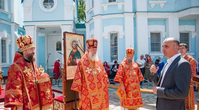 Митрополит Григорий совершил Божественную литургию в Тихорецкой епархии