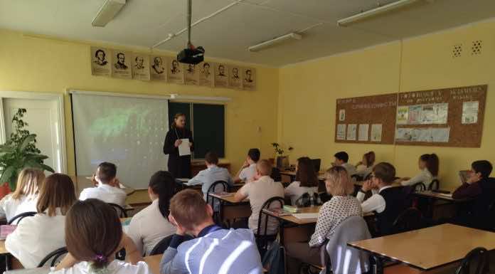 Иерей Андрей Волосников провел урок с учащимся школы № 53