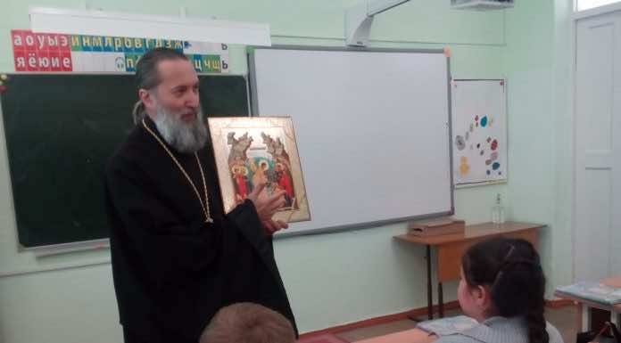 Протоиерей Трофим Щербаков провел тематическую беседу о Воскресении Христовом