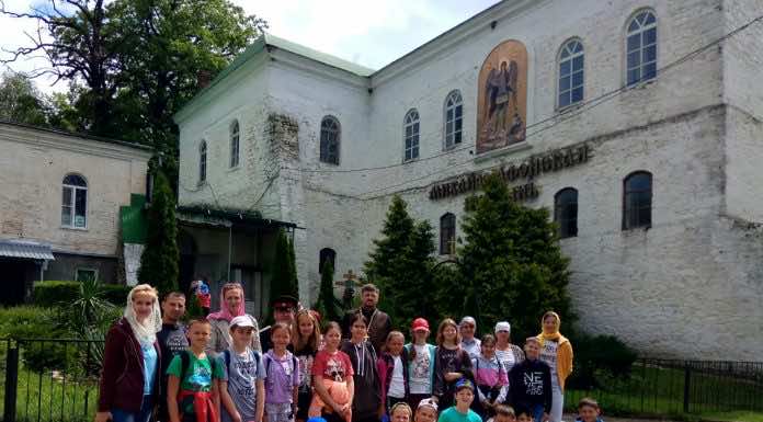 Ученики школы № 20 поселка Агроном посетили Свято- Михайловский монастырь
