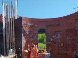 Литургия в строящемся храме