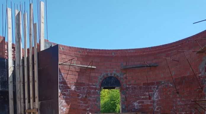 Литургия в строящемся храме