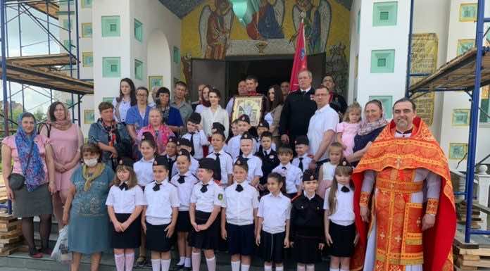 Первоклассников посвятили в казачата после воскресной Литургии