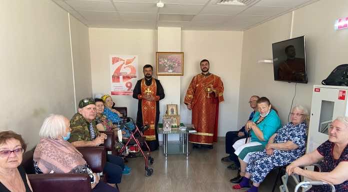 Клирики Покровского храма посетили центр социального обслуживания «Екатеринодар»
