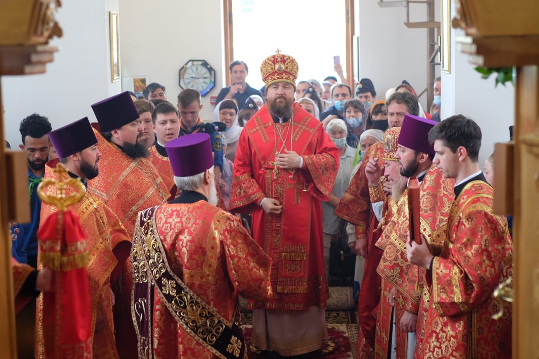Митрополит Григорий совершил Литургию в храме святого князя Димитрия Донского