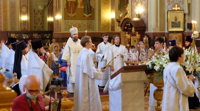 Митрополит Григорий совершил Всенощное бдение в Екатерининском соборе Митрополит Григорий совершил Всенощное бдение в Екатерининском соборе