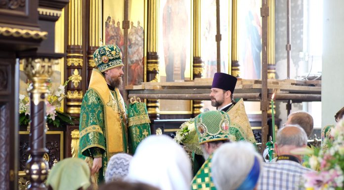 Митрополит Григорий совершил Литургию в храме Святого Духа в престольный праздник Митрополит Григорий совершил Литургию в храме Святого Духа в престольный праздник