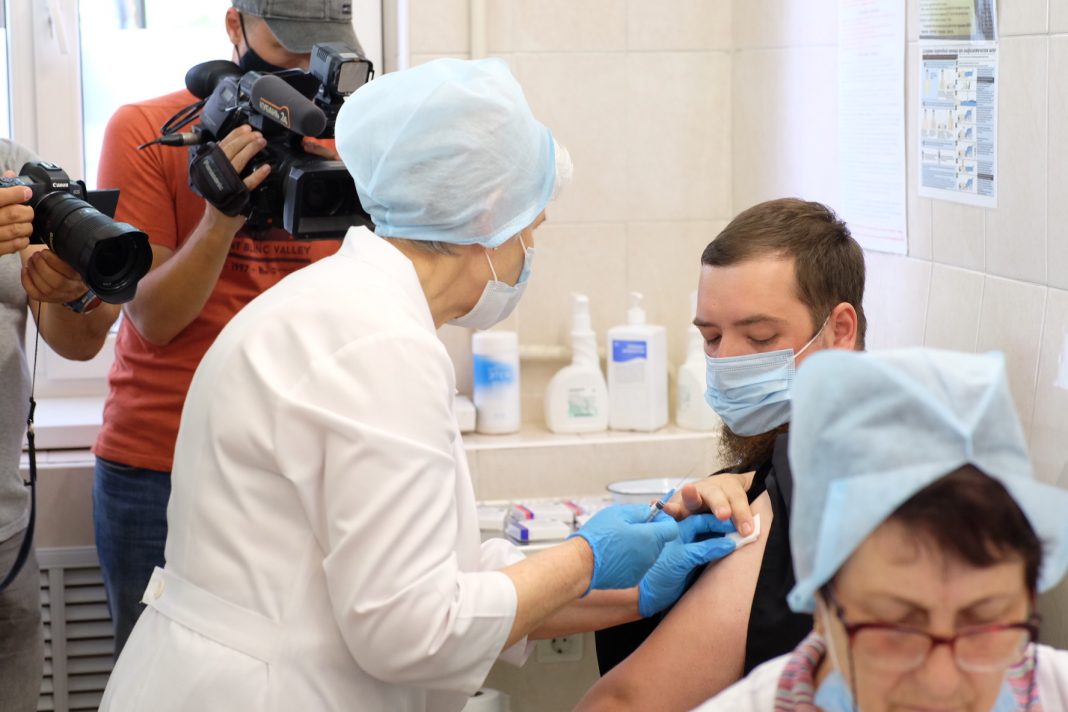Священнослужители Краснодара присоединились к кампании по вакцинации против COVID-19
