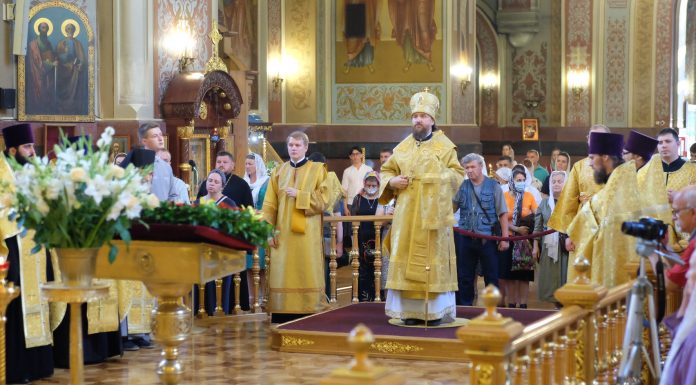В канун дня Всех святых митрополит Григорий совершил Всенощное бдение