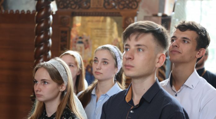 Молодежная литургия в храме Рождества Христова