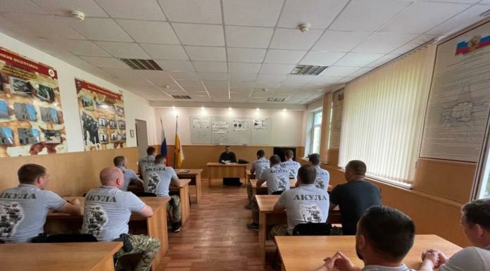 Священник посетил военную часть