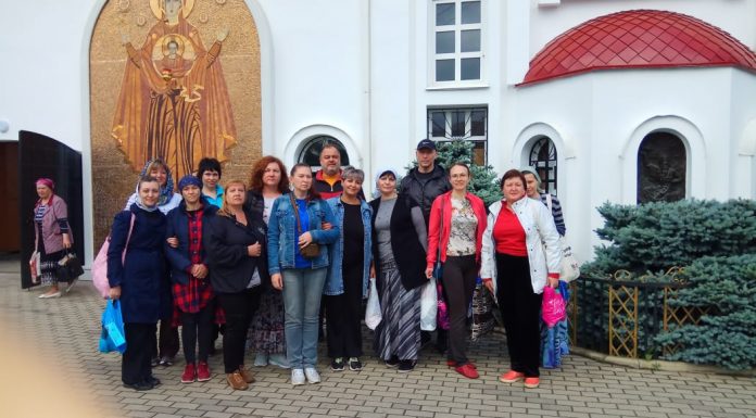 Прихожане Благовещенского храма г. Краснодара поработали на подворье женского монастыря в честь иконы «Нерушимая Стена»