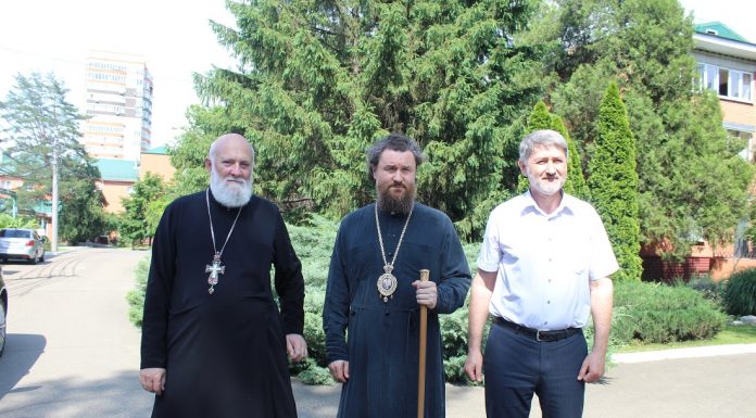 Митрополит Григорий посетил геронтологический центр «Екатеринодар»