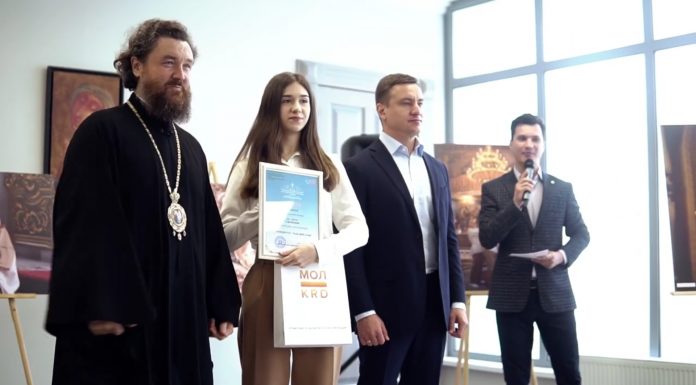Видеосюжет о награждении митрополитом Григорием победителей фотоконкурса «Храм души моей»