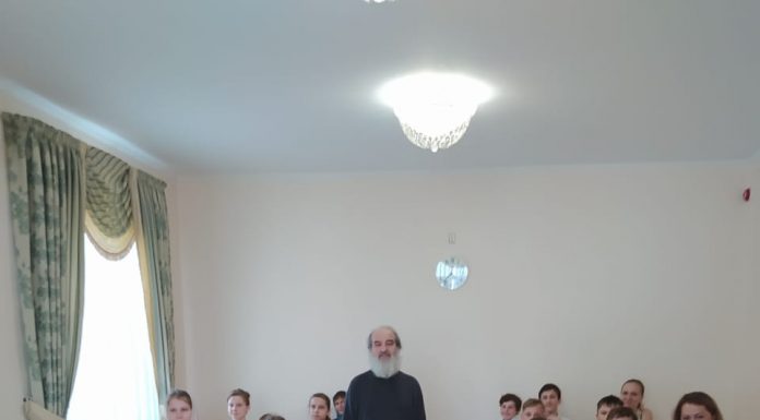 Воспитанники и родители воскресной школы при храме Казанской иконы Божией Матери встретились с протоиереем Александром Шабуниным
