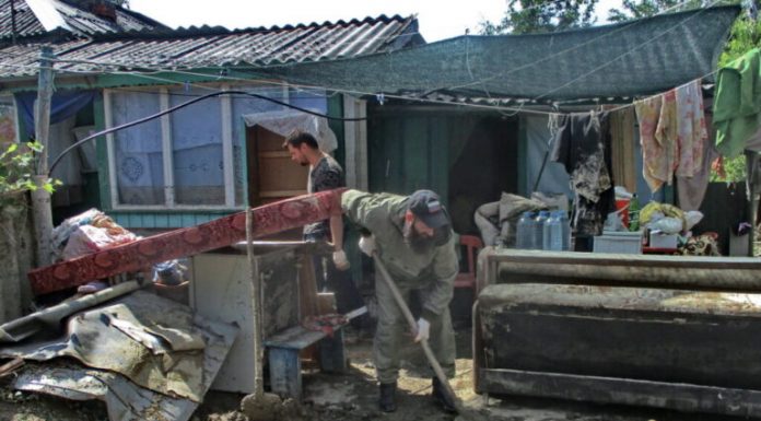 Прихожане храма Всех Святых оказали помощь в устранении последствий наводнения
