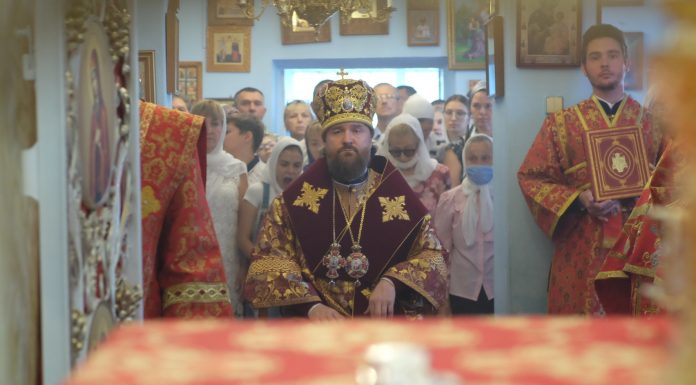 Митрополит Григорий совершил Литургию в день памяти святых Царственных страстотерпцев