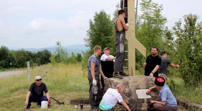 Казаки привели в порядок поклонные кресты