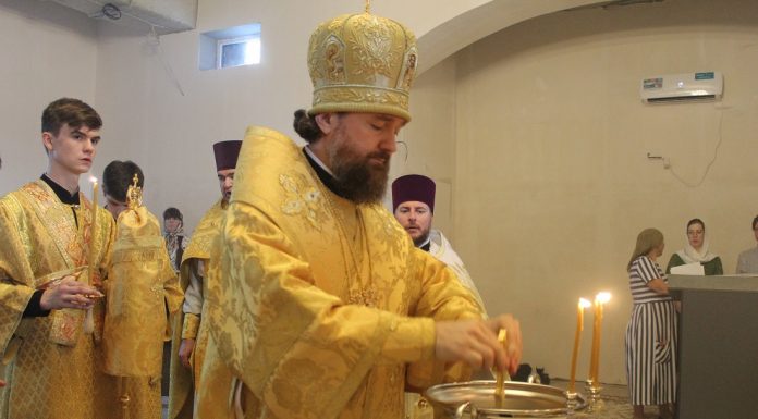 Митрополит Григорий освятил нижний придел строящегося храма святых апостолов Петра и Павла