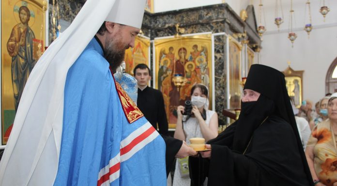 Митрополит Григорий совершил Литургию на подворье женского монастыря «Всецарица»