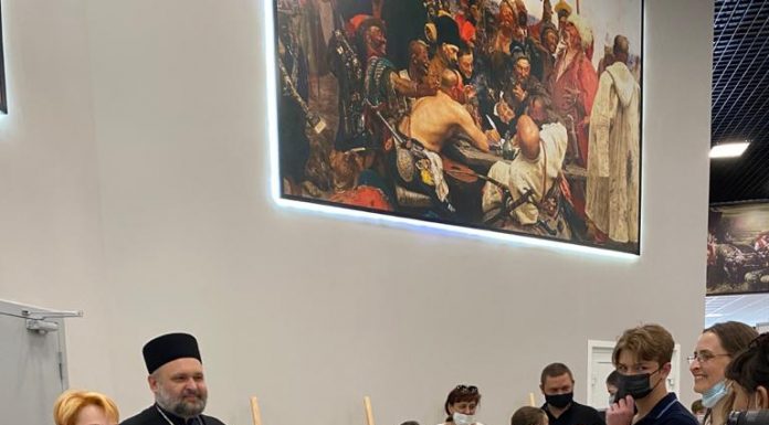 Прихожане и настоятель храма Рождества Пресвятой Богородицы посетили выставку художницы Натан «Мой Миргород»