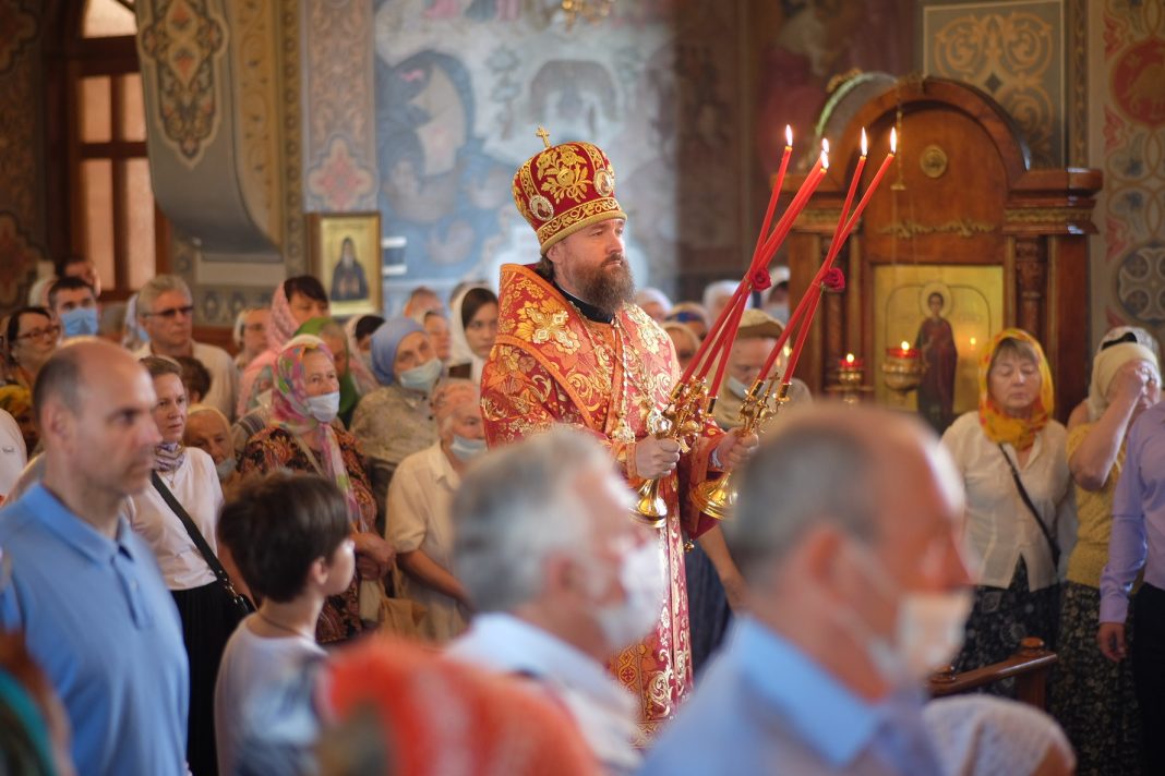 В день памяти пророка Илии митрополит Григорий совершил литургию Свято-Ильинском храме